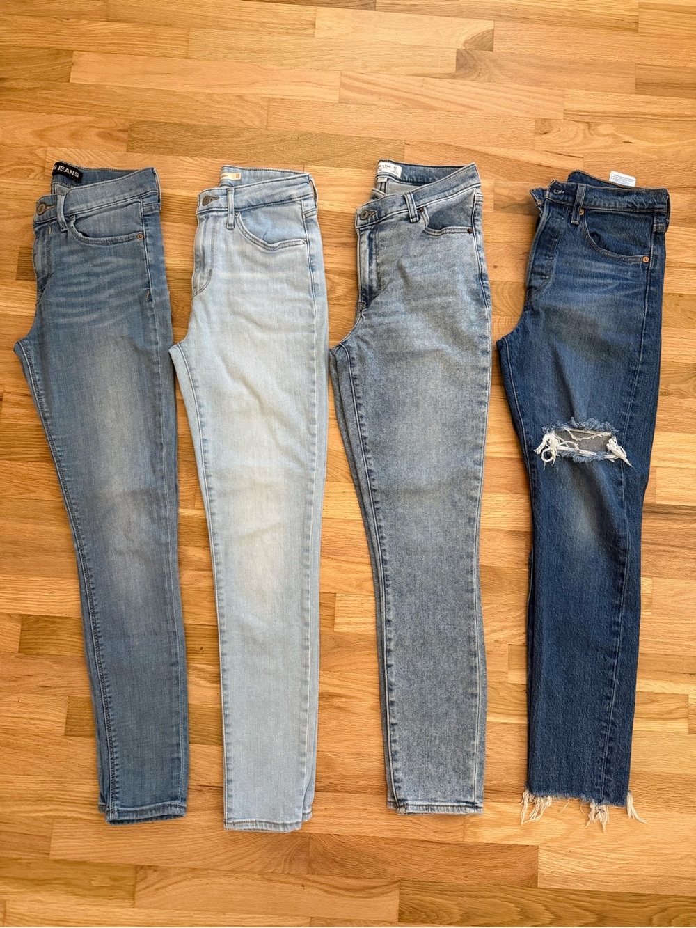 Women’s 4 Pair Bundle Blue Jeans - Express, Levi’s & Abercrombie